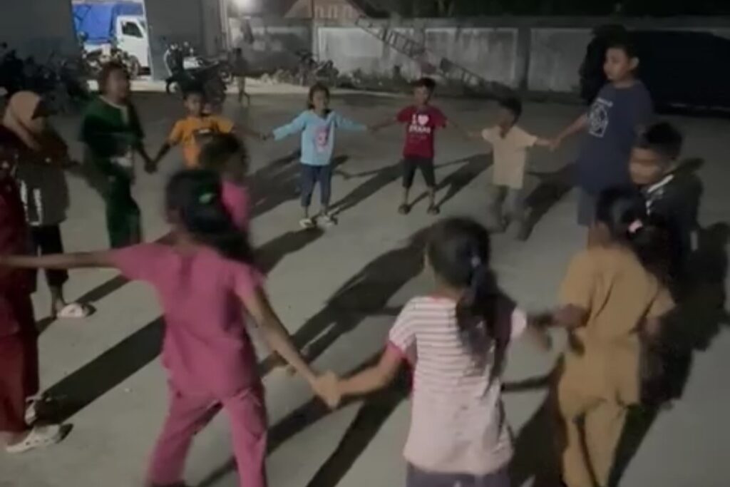 Helping flood victims in Aceh this Ramadan through storybooks for children